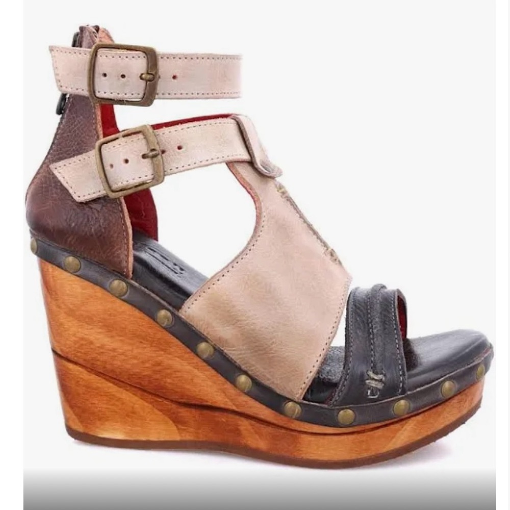 Leather wedges in size 6